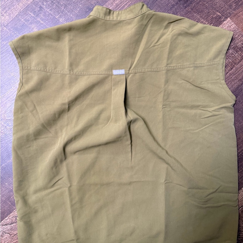 Figs Olive Green Scrub Set - Picture 4 of 7